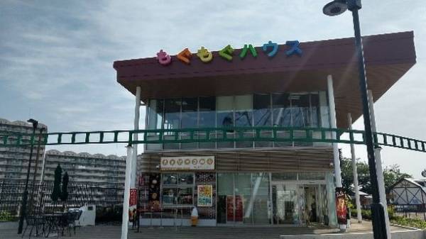 おやつカンパニー×あらかわ遊園フーズのコラボ商品「もんじゃポテコロ」が発売2ヶ月で5,372個販売を達成！