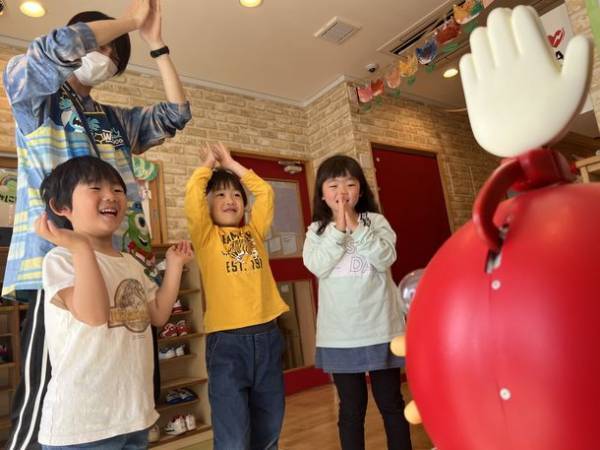 ハイフライヤーズ×バイバイワールド　～拍手ロボット・ビッグクラッピーを保育園に試験導入～