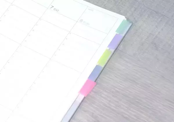 ギザギザ＆透け感がかわいい！　好きな長さでサッと手で切れる便利なフィルムふせん　～ネオン＆くすみカラーの全10色　5月下旬発売～