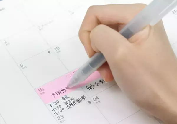 ギザギザ＆透け感がかわいい！　好きな長さでサッと手で切れる便利なフィルムふせん　～ネオン＆くすみカラーの全10色　5月下旬発売～