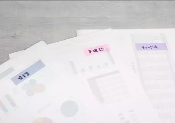 ギザギザ＆透け感がかわいい！　好きな長さでサッと手で切れる便利なフィルムふせん　～ネオン＆くすみカラーの全10色　5月下旬発売～