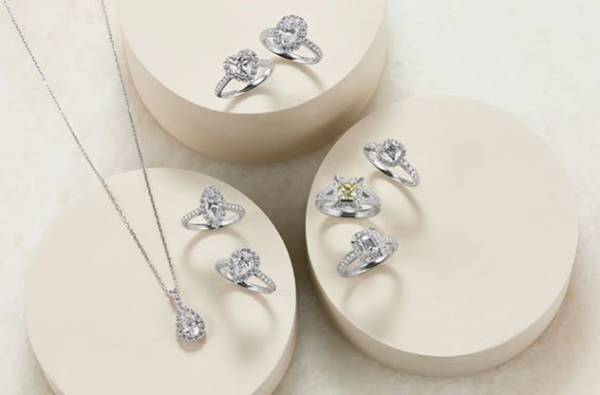 ～ ダイヤモンドの絢爛な輝きに魅せられる・プレミオンシリーズ～婚約指輪『ロゼッタネビュラ』『キグナス』が登場2022年5月20日（金）発売