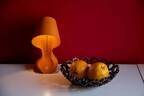 オレンジの皮の新素材で作った、テーブルランプを5月19日発売！サステナブルインテリア「オーミー・ザ・オレンジランプ」