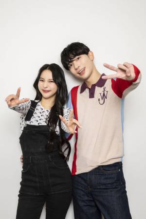 Qoo10 Presents「ドラマ観ながら、なに食べよ？」#2 キムチラーメン　よしミチ姉弟も箸が止まらない！「おいし～！！旨味がすごいっ！」一緒に食べる“キムチラーメン”が恋を加速させる？！