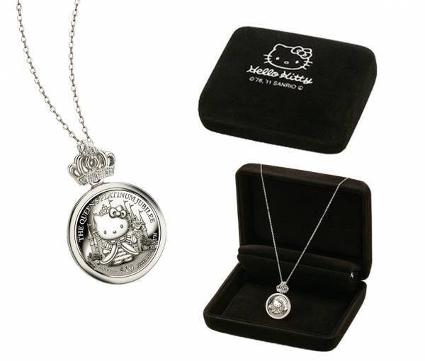 エリザベス女王即位70周年を祝し、純プラチナコインの宝飾ペンダント＜ハローキティとお祝いする幸せプラチナジュビリー＞新発売！