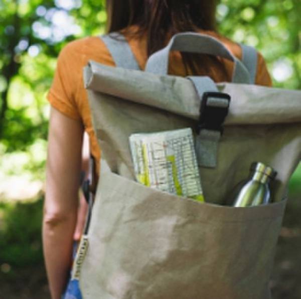 紙なのに洗える。FSC認証再生パルプ使用、イタリア製ロールトップタイプバッグのクラウドファンディングを5月26日より開始