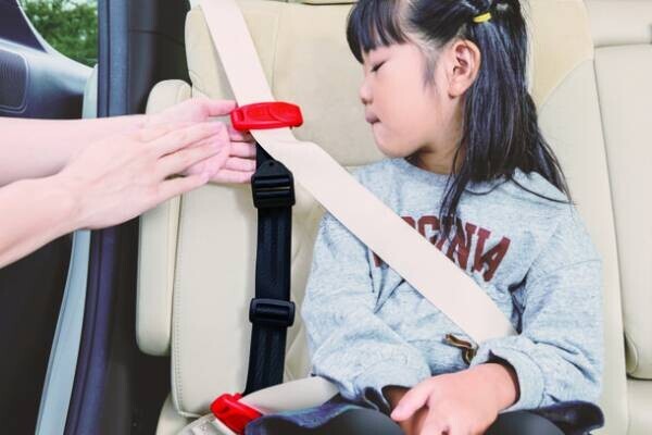 もう重いチャイルドシートは必要なし！ポケットサイズの子ども用携帯シートベルト「スマートキッズベルト」が子育てタクシーに導入開始！