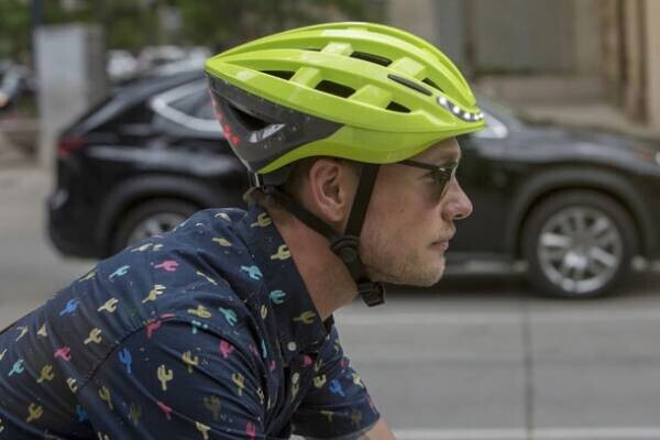 暗い夜道でも安全でストレスフリー、LEDライトを搭載した自転車用ヘルメット　LUMOS Ultraの人気カラー「Deep Blue Mix」を5月31日再入荷