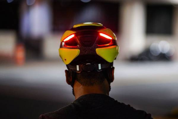 暗い夜道でも安全でストレスフリー、LEDライトを搭載した自転車用ヘルメット　LUMOS Ultraの人気カラー「Deep Blue Mix」を5月31日再入荷