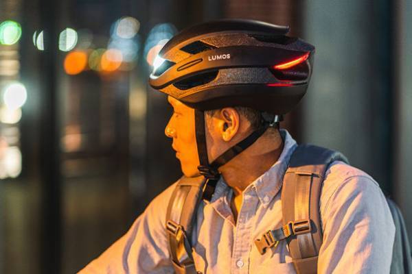 暗い夜道でも安全でストレスフリー、LEDライトを搭載した自転車用ヘルメット　LUMOS Ultraの人気カラー「Deep Blue Mix」を5月31日再入荷