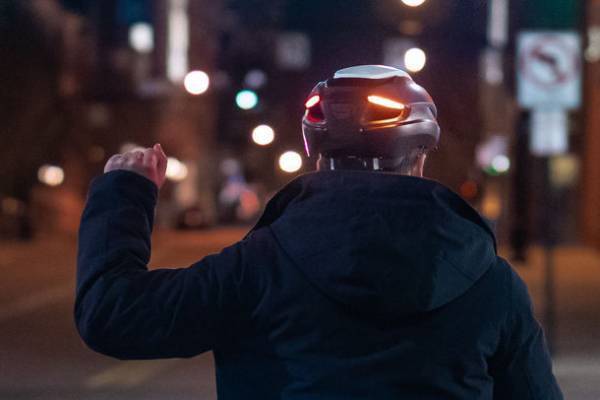 暗い夜道でも安全でストレスフリー、LEDライトを搭載した自転車用ヘルメット　LUMOS Ultraの人気カラー「Deep Blue Mix」を5月31日再入荷