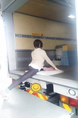 トラックで腰痛改善！？プロドライバーにトラック内での骨盤矯正トレーニングプログラムを月1で提供　サイショウ・エクスプレス×おしりリセット(R)メソッド