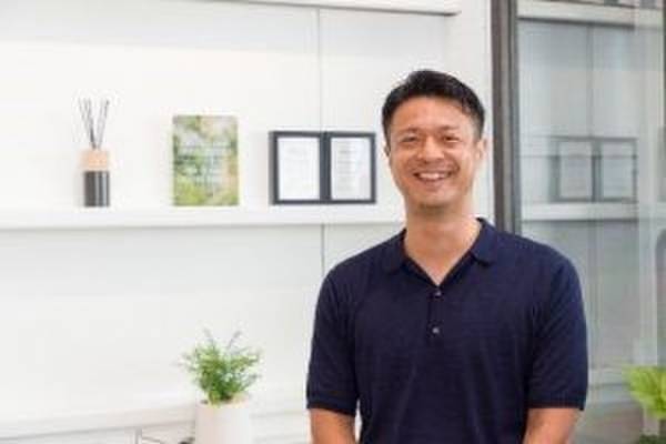 トラックで腰痛改善！？プロドライバーにトラック内での骨盤矯正トレーニングプログラムを月1で提供　サイショウ・エクスプレス×おしりリセット(R)メソッド