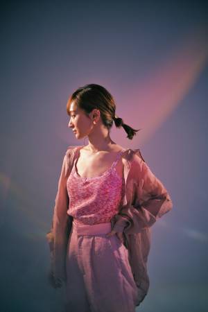 竹渕慶を迎え、プラネタリウムライブを開催『LIVE in the DARK w/竹渕慶』