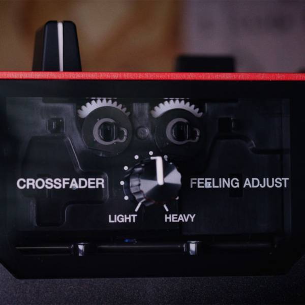 本格的なバトルDJスタイルの演奏を始めたい方に最適なグロスレッドカラーのSerato DJ Pro対応2ch DJミキサー「DJM-S5」が登場