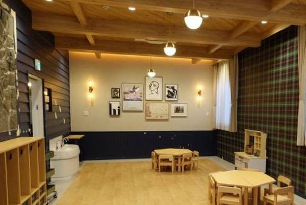 memorytree保育園、仕事終わりにそのままお出かけできるおしゃれな保育士の制服を導入開始！