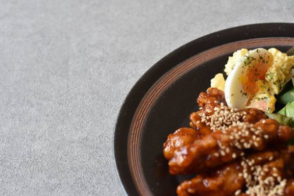 高級料亭で使用される器を家庭でも　希少価値の高い赤土を使用し、職人が手造りで仕上げた見谷陶器オリジナルブランド『温土(おんど)』が誕生　～6月1日(水)より見谷陶器楽天市場店にて発売～