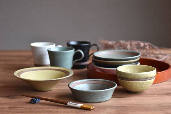 高級料亭で使用される器を家庭でも　希少価値の高い赤土を使用し、職人が手造りで仕上げた見谷陶器オリジナルブランド『温土(おんど)』が誕生　～6月1日(水)より見谷陶器楽天市場店にて発売～