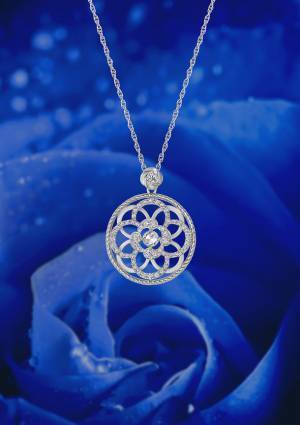 「クイーン・オブ・ダイヤモンド」モニッケンダムから、エリザベス女王即位70周年を記念して、『プラチナ・ジュビリー・セレブレーション ネックレス』(限定テディベア付)を70点限定販売！