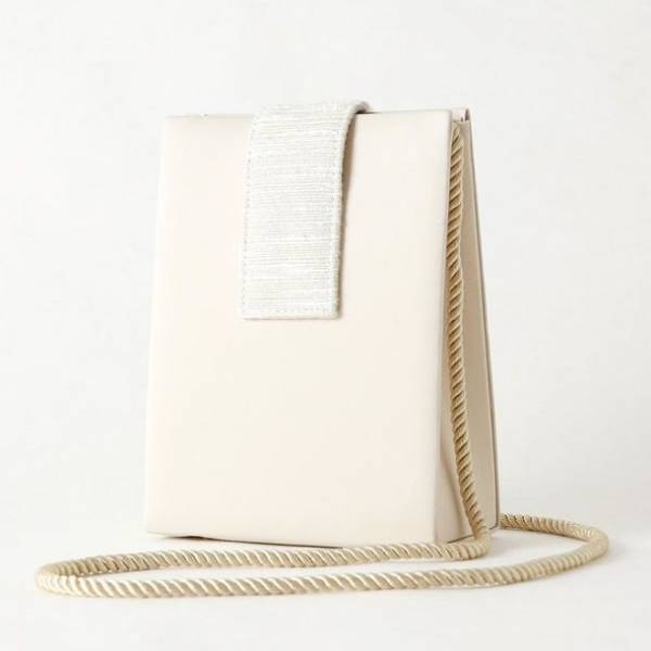 流行を支えるZ世代の目線で伝統を変える　老舗バッグメーカー 株式会社岩佐と武庫川女子大学・池田ゼミとのNew Tradition(新しい伝統)プロジェクト