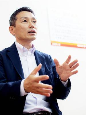 部品塗装を専門とする町工場の塗装職人が仕上げる　プレゼントに特化した掛時計・置時計を新発売