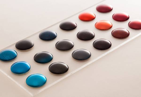 部品塗装を専門とする町工場の塗装職人が仕上げる　プレゼントに特化した掛時計・置時計を新発売