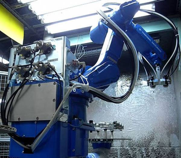 部品塗装を専門とする町工場の塗装職人が仕上げる　プレゼントに特化した掛時計・置時計を新発売