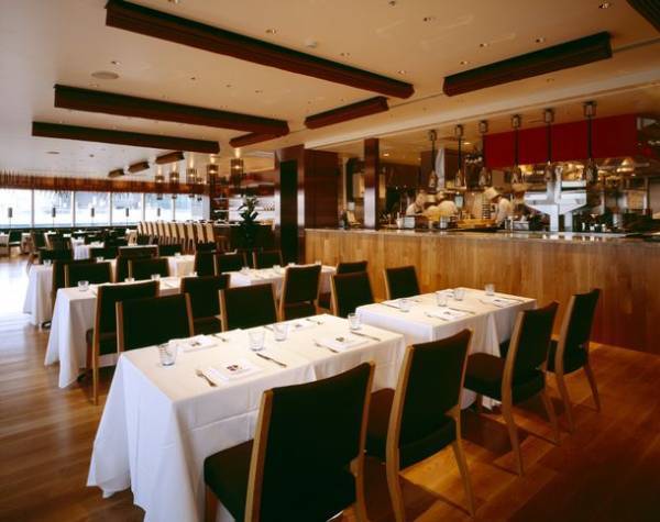 「あゆ王国高知」復活に向けたプロモーション始動　フレンチの名店『ポール・ボキューズ 銀座』と初コラボ　「四万十川の天然あゆ」料理が初登場！