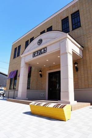 2022年4月十勝の美味しさたずさえて小樽に新店舗「オタルト」初出店！オタルト店でしか味わえない限定スイーツが充実！幸運のガラスタイル画や、本物そっくりの三方六ベンチなど見所も満載！