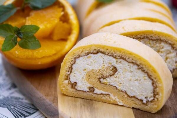 行列のできる低糖質専門店「NATUVIEW(ナチュビュー)」より、グルテンフリーのオレンジヨーグルトロールケーキを数量限定販売