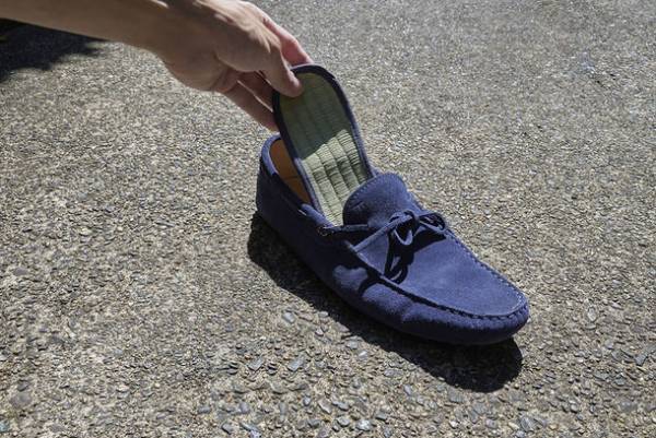 お気に入りの靴を素足でさらっと！ムレやにおいを防ぐ機能性　サステナブルな「畳インソール」新発売　～父の日ギフトにもピッタリ～