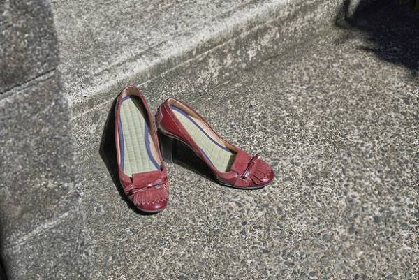 お気に入りの靴を素足でさらっと！ムレやにおいを防ぐ機能性　サステナブルな「畳インソール」新発売　～父の日ギフトにもピッタリ～