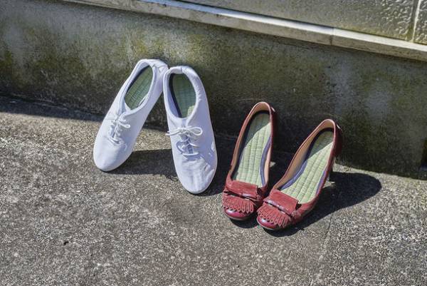 お気に入りの靴を素足でさらっと！ムレやにおいを防ぐ機能性　サステナブルな「畳インソール」新発売　～父の日ギフトにもピッタリ～