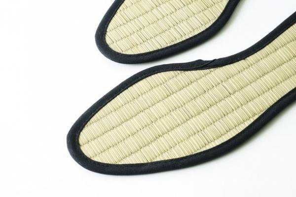 お気に入りの靴を素足でさらっと！ムレやにおいを防ぐ機能性　サステナブルな「畳インソール」新発売　～父の日ギフトにもピッタリ～
