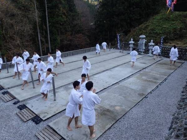 滝行で有名な東京都檜原村の天光寺が、LINEアカウントを友だち追加してくれた方全員に滝行の割引クーポン配布開始