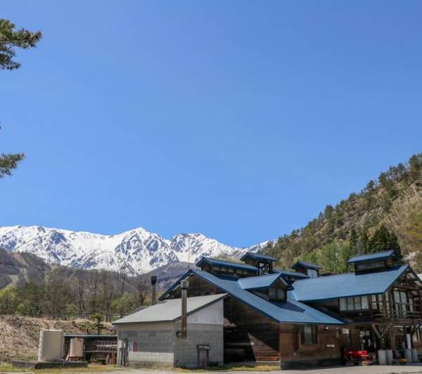 〈限定〉1日5組　長野県白馬村の手ぶら専門キャンプ場　「倉下の湯キャンプ場」が2022年夏にリニューアル　～北アルプスが一望できて、温泉施設とカーステイも併設～