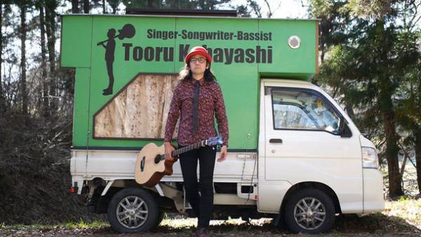 車上生活をしながら全国でベース弾き語りをする「トオルコバヤシ」　YouTubeで公開の屋外レコーディング楽曲全曲収録のアルバム「DEMO Vol,7.5」6月13日デジタルリリース