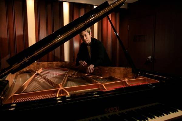 「NARUTO」「鬼滅の刃」などを手がけるピアニスト 兼 劇伴作曲家ハラヨシヒロ、ピアノ×ストーリーをテーマにオリジナルナンバーを演奏する「PLAY THE インスピレーション」始動！