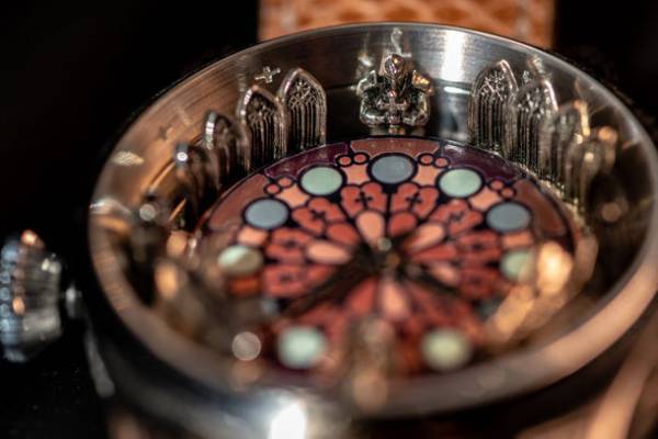 有名な絵画「聖ゲオルギウスと竜」の腕時計、「Makuake」にて7月30日まで予約販売を開催