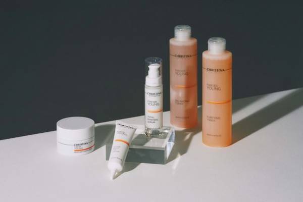 CHRISTINA(クリスティーナ)から新ライン登場“まるでハイフ”のようなフォーエバーヤング“絹”配合でハリ肌に導くシルク