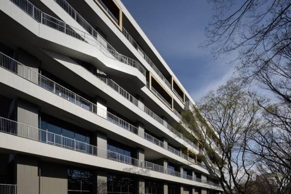 建物のエネルギー消費量を52%削減和泉ラーニングスクエアがZEB Ready認証を取得