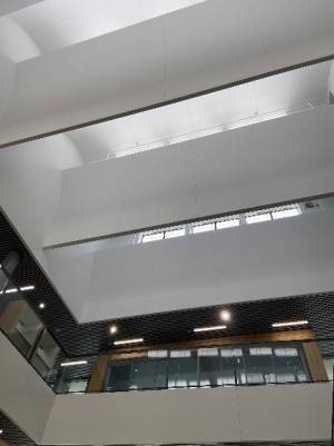 建物のエネルギー消費量を52%削減和泉ラーニングスクエアがZEB Ready認証を取得