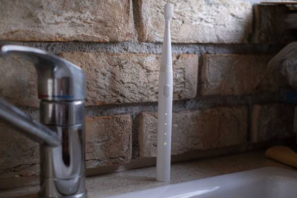 既存の60％も軽量化、IPX8仕様、3時間充電で30日間使える電動歯ブラシ「MINIMAL SONIC／ミニマルソニック」クラウドファンディング目標金額100％超え達成！