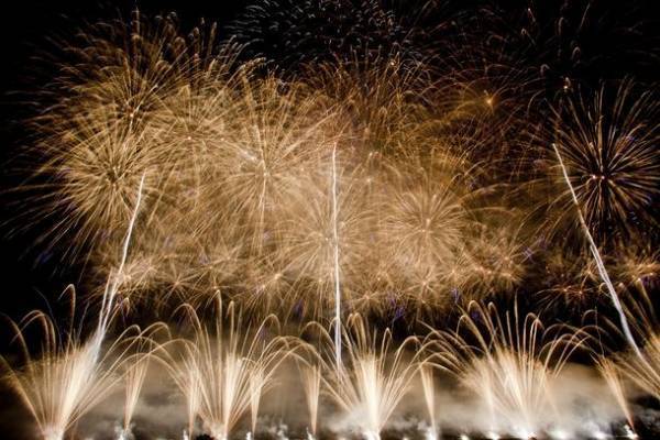 山梨県身延町の「下部ホテル」と市川三郷町の花火メーカー「マルゴー」がプライベート花火打上げプランを今年も販売開始