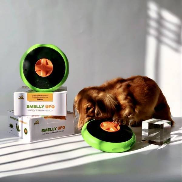 ワンちゃんが遊びながら頭を使いオヤツをゲットできる愛犬用玩具「SMELLY UFO」、Makuakeにて7月3日まで先行予約販売！