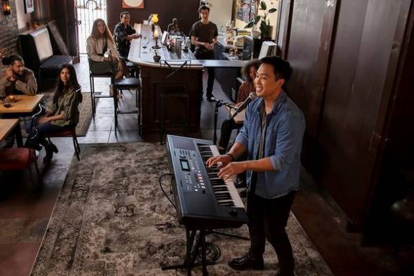 700種類以上の多彩な音色と豊富なジャンルの自動伴奏で1人でも楽しく演奏できるキーボードを発売