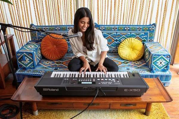 700種類以上の多彩な音色と豊富なジャンルの自動伴奏で1人でも楽しく演奏できるキーボードを発売