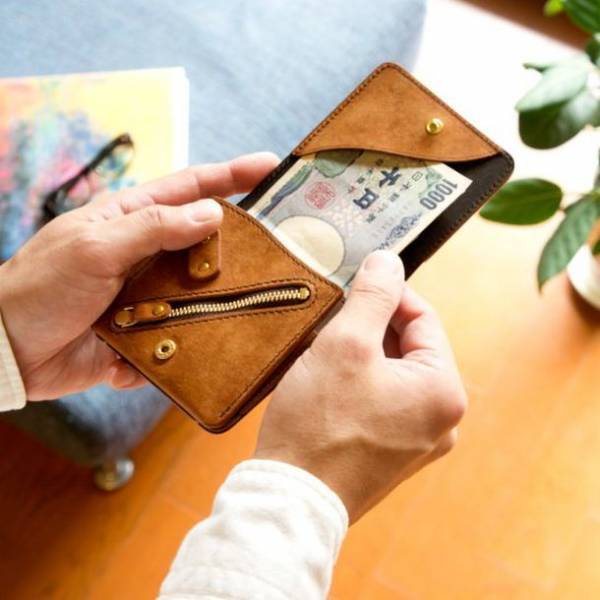 天然木×プエブロレザーの小型財布「プエブロ イクイップウォレット」販売を開始しました