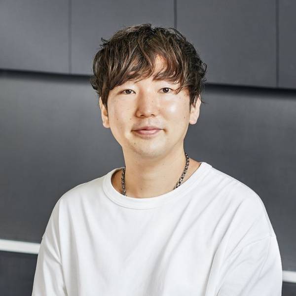 わたなべ麻衣がさらツヤストレートヘアに！梅雨のくせ毛もまとまるサブリミック新「エアリーフロー」のサロントリートメントを体験し、WEBコンテンツにて公開！