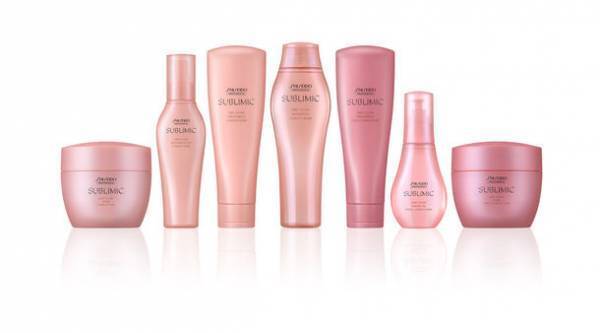 わたなべ麻衣がさらツヤストレートヘアに！梅雨のくせ毛もまとまるサブリミック新「エアリーフロー」のサロントリートメントを体験し、WEBコンテンツにて公開！